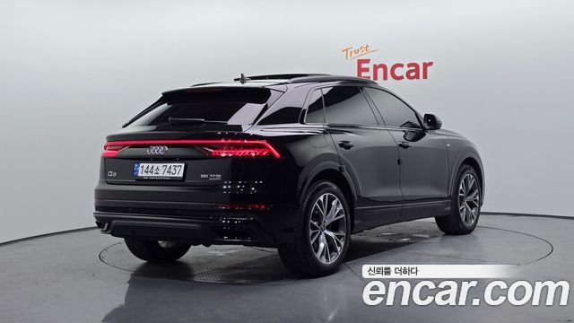 Audi Q8 55 TFSI Quattro Premium - фото 1