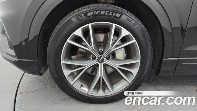 Audi Q8 55 TFSI Quattro Premium - фото 4