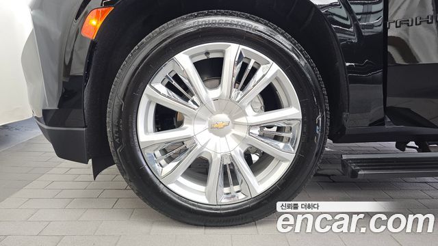 Chevrolet (GM Daewoo) Tahoe 6.2 Dark Knight 4WD - фото 4