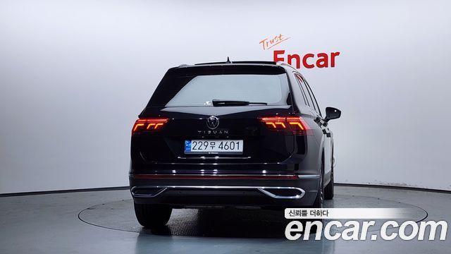 Volkswagen Tiguan 2-го поколения 2.0 TDI Prestige - фото 3