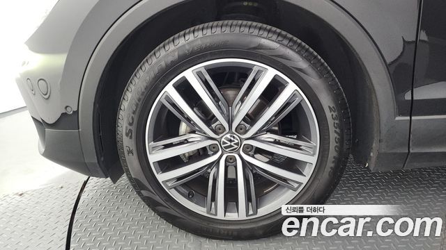 Volkswagen Tiguan 2-го поколения 2.0 TDI Prestige - фото 4