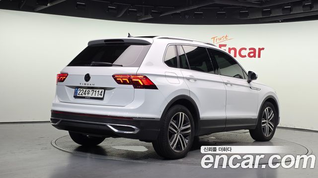 Volkswagen Tiguan 2-го поколения 2.0 TDI Prestige - фото 1