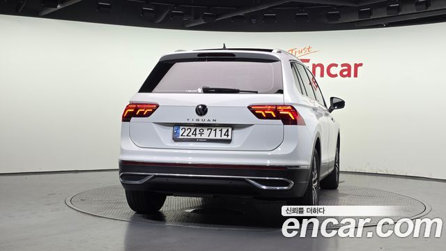 Volkswagen Tiguan 2-го поколения 2.0 TDI Prestige - фото 3