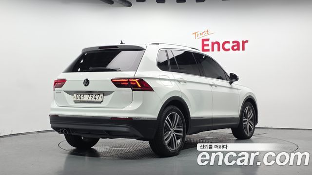 Volkswagen Tiguan 2-го поколения 2.0 TDI Premium - фото 1
