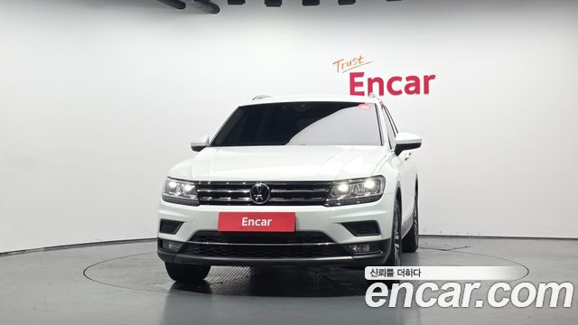 Volkswagen Tiguan 2-го поколения 2.0 TDI Premium - фото 2