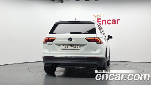 Volkswagen Tiguan 2-го поколения 2.0 TDI Premium - фото 3