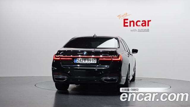BMW 7 Series G11 740i M Sport - фото 2