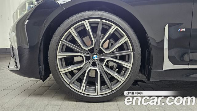 BMW 7 Series G11 740i M Sport - фото 3