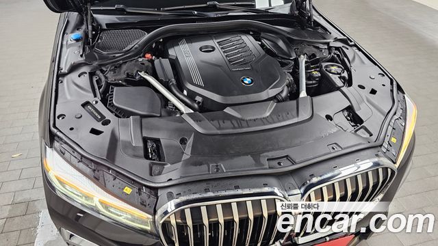 BMW 7 Series G11 740i M Sport - фото 4