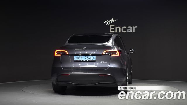 Tesla Model Y Long Range AWD - фото 3