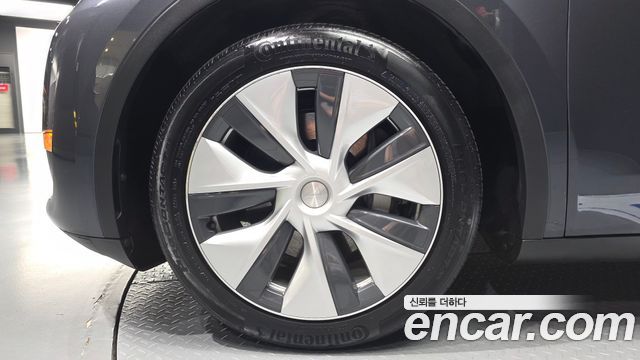 Tesla Model Y Long Range AWD - фото 4