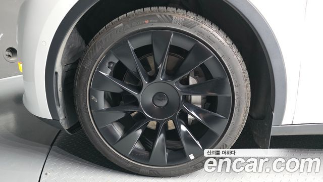 Tesla Model Y Long Range AWD - фото 4