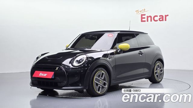 Mini Cooper Electric SE Electric 3rd - фото 0