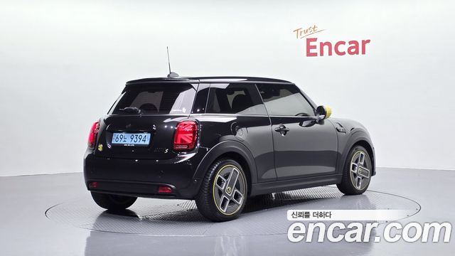Mini Cooper Electric SE Electric 3rd - фото 1