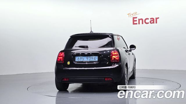 Mini Cooper Electric SE Electric 3rd - фото 3