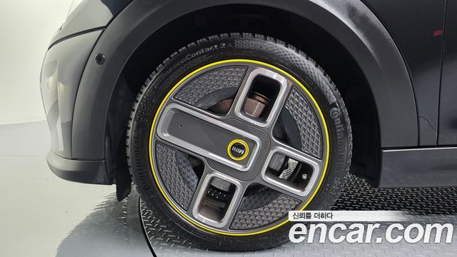 Mini Cooper Electric SE Electric 3rd - фото 4