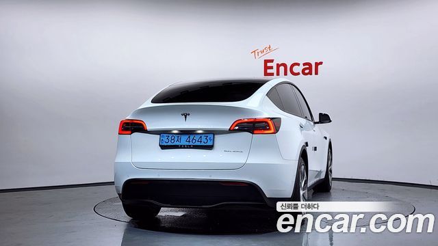 Tesla Model Y Long Range AWD - фото 3