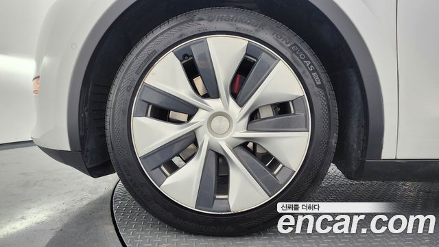 Tesla Model Y Long Range AWD - фото 4