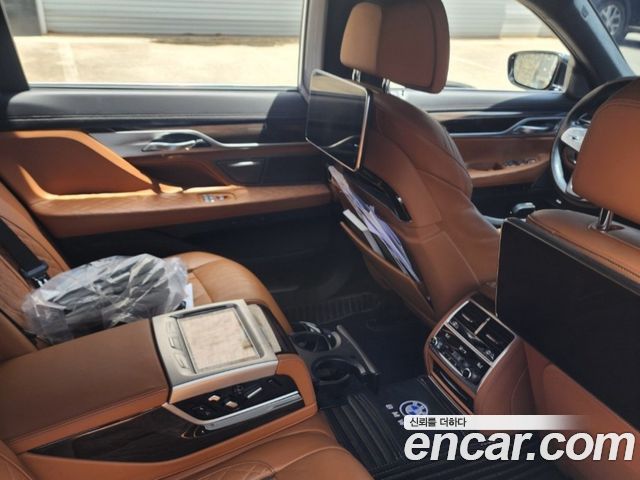 BMW 7 Series G11 745Le iPerformance Design Pure Excellence - фото 3