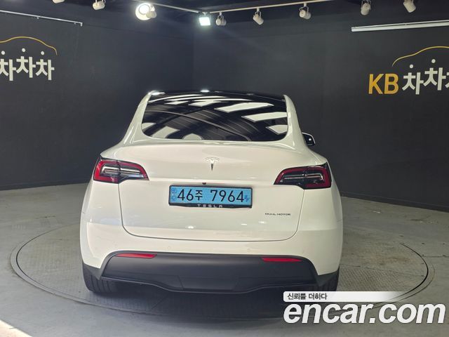 Tesla Model Y Long Range AWD - фото 3
