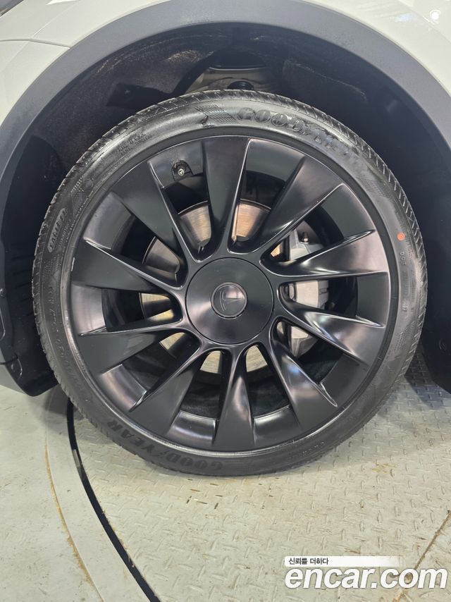 Tesla Model Y Long Range AWD - фото 4