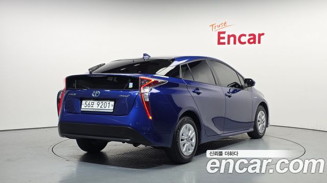 Toyota Prius 4-го поколения 1.8 E - фото 1
