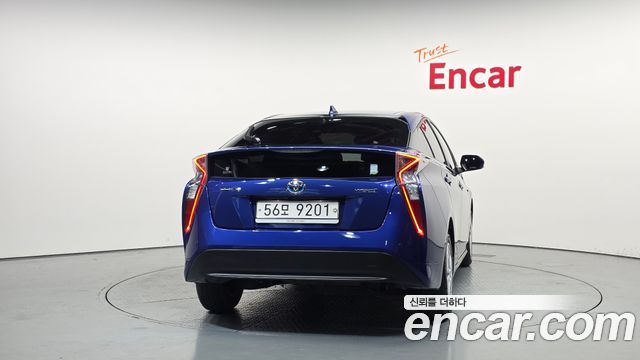 Toyota Prius 4-го поколения 1.8 E - фото 3