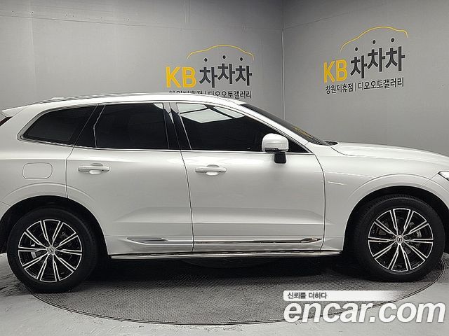 Volvo XC60 2-го поколения B5 Inscription - фото 3