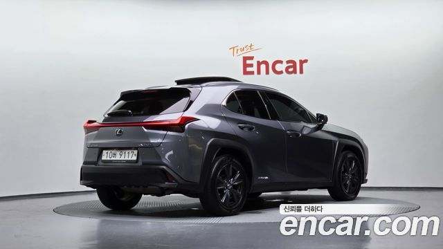 Lexus UX 250h 2.0 2WD - фото 1