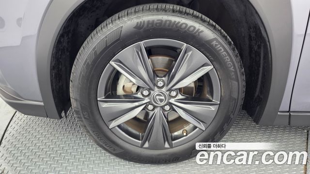 Lexus UX 250h 2.0 2WD - фото 4