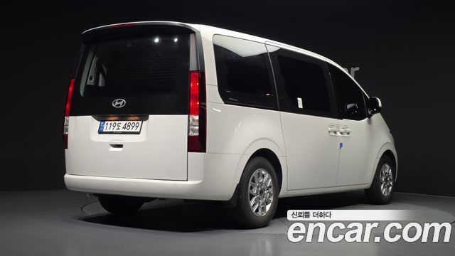 Hyundai Staria Tourer 9-Seater Modern - фото 1