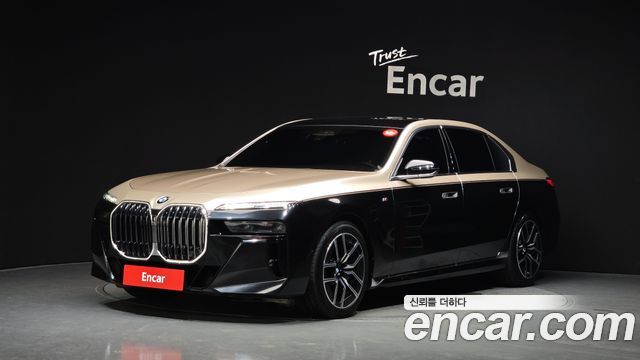 BMW 7 Series G70 740i xDrive M Sport - фото 0
