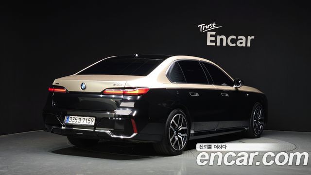 BMW 7 Series G70 740i xDrive M Sport - фото 1