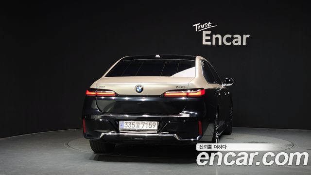 BMW 7 Series G70 740i xDrive M Sport - фото 3