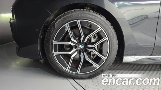 BMW 7 Series G70 740i xDrive M Sport - фото 4