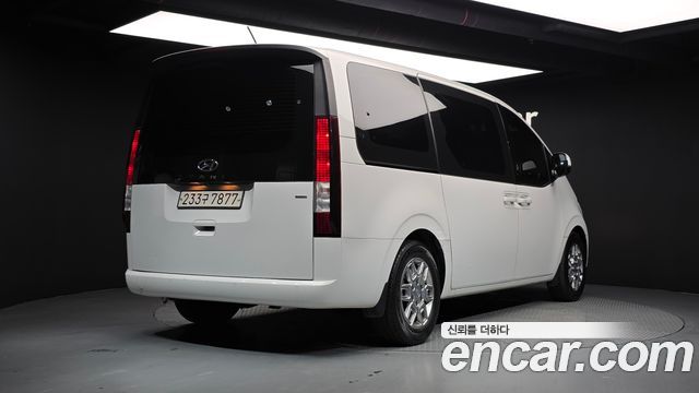 Hyundai Staria 4WD Tourer 9-Seater Modern - фото 1