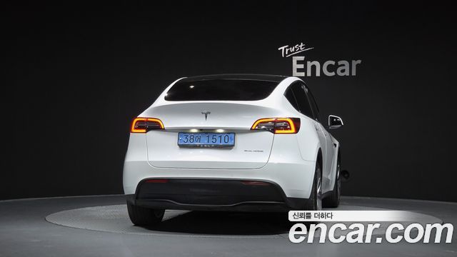 Tesla Model Y Long Range AWD - фото 2