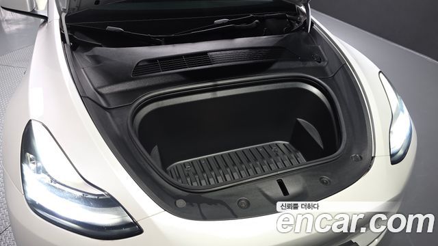Tesla Model Y Long Range AWD - фото 4