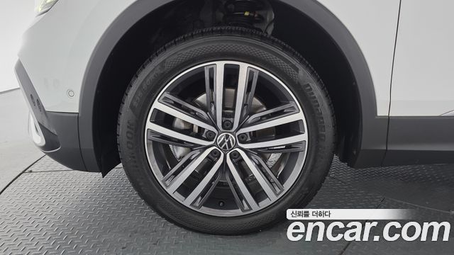 Volkswagen Tiguan Allspace 2.0 TSI Prestige - фото 4