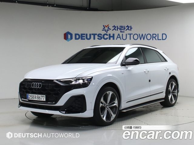 Audi Q8 55 TFSI Quattro Premium - фото 0
