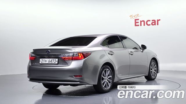 Lexus ES 300h Supreme+ XV60 - фото 1