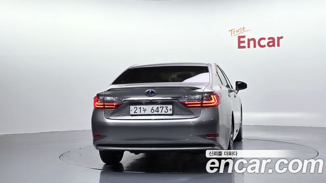 Lexus ES 300h Supreme+ XV60 - фото 3