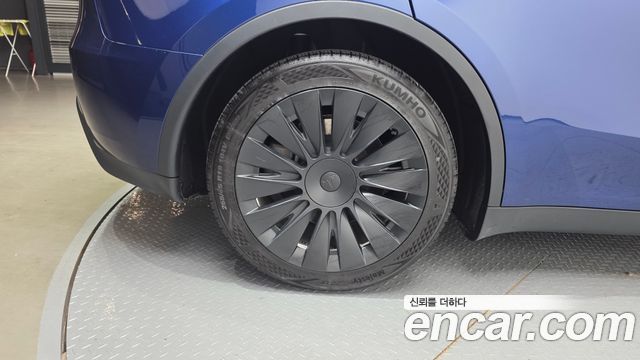 Tesla Model Y RWD - фото 4