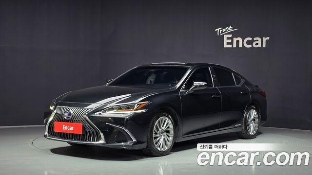 Lexus ES 300h 7-го поколения Executive - фото 0
