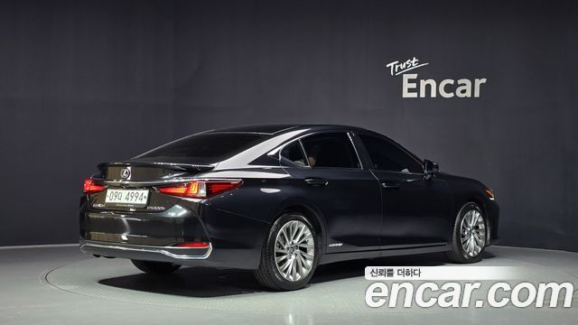 Lexus ES 300h 7-го поколения Executive - фото 1