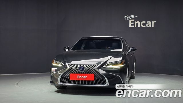 Lexus ES 300h 7-го поколения Executive - фото 2