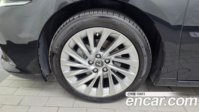 Lexus ES 300h 7-го поколения Executive - фото 4