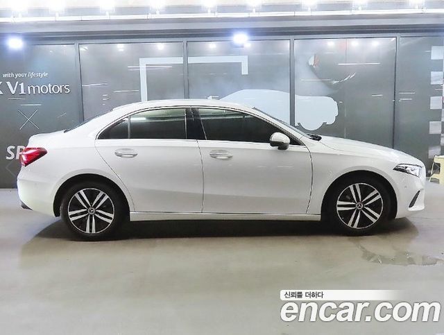 Mercedes-Benz A-Class W177 A200d Sedan - фото 2