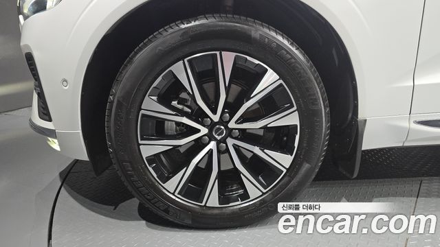 Volvo XC60 2-го поколения B5 Ultra Bright - фото 4