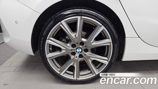 BMW 1 Series F40 118d Sport - фото 4